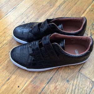 Black croc embossed low top sneakers